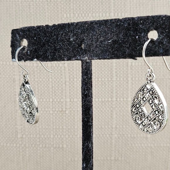 Women Earrings Silver Tone Fashion Ear Jewelry Leaf Shape New - Picture 8 of 9